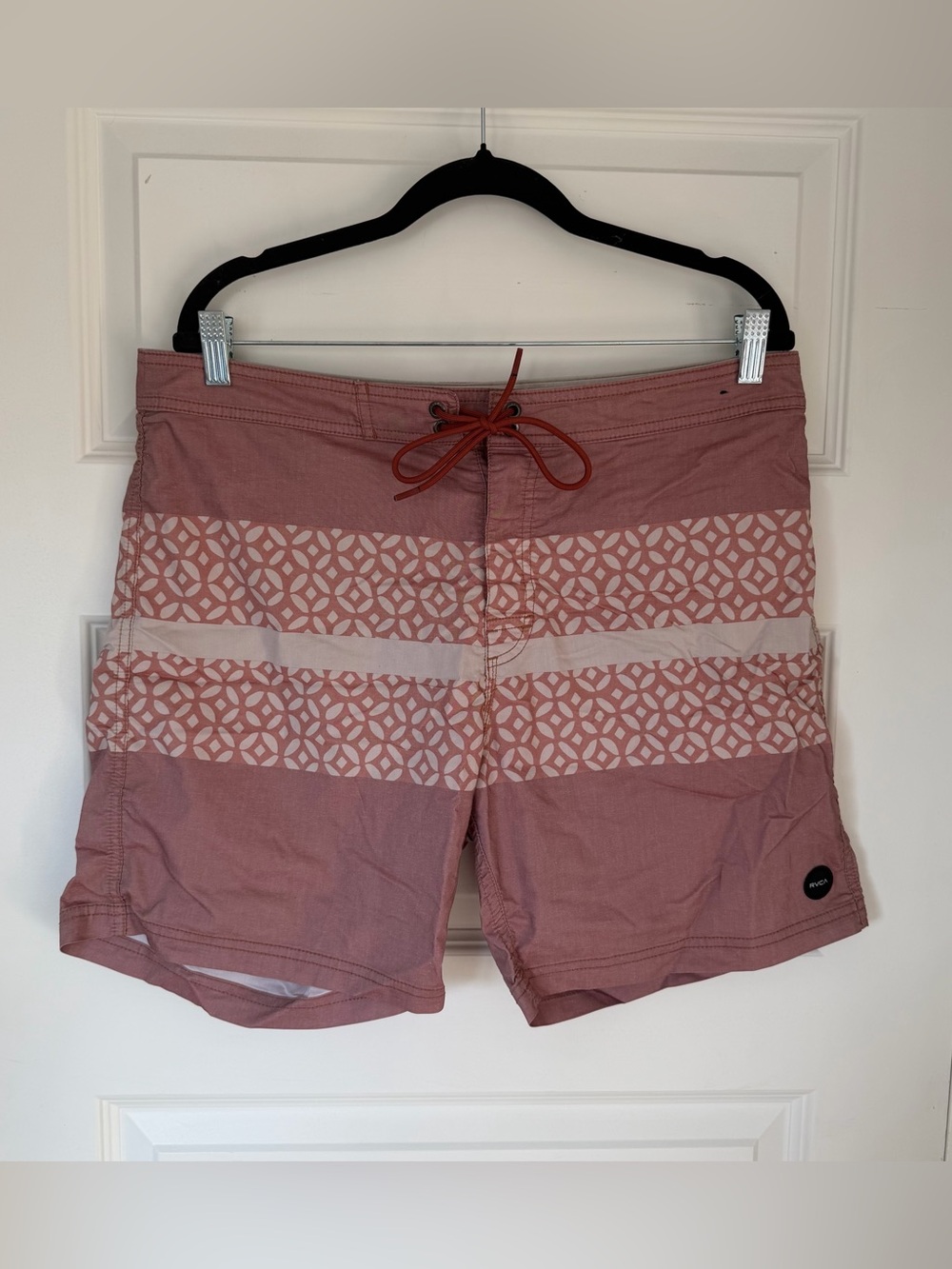 RVCA Men's Rose Patterned Hybrid Shorts